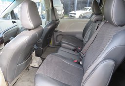 2014 Toyota Sienna - Image 28