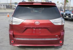 2014 Toyota Sienna - Image 12