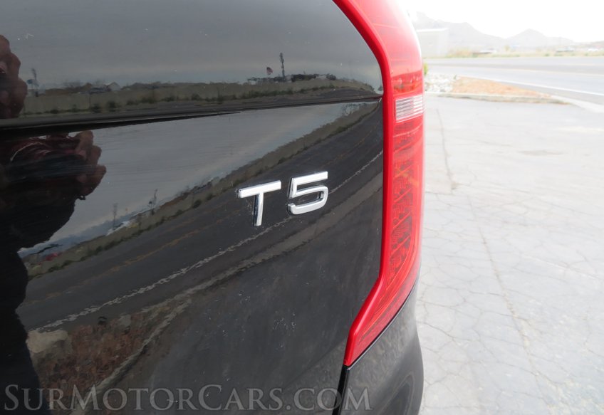 2021 Volvo XC90 - Image 17