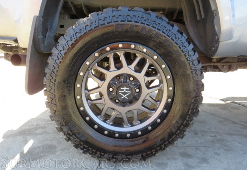 2017 Toyota Tacoma - Image 17