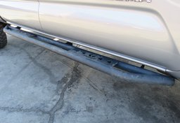 2017 Toyota Tacoma - Image 18