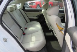 2018 Honda Accord Sedan - Image 28