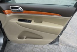 2012 Jeep Grand Cherokee - Image 59