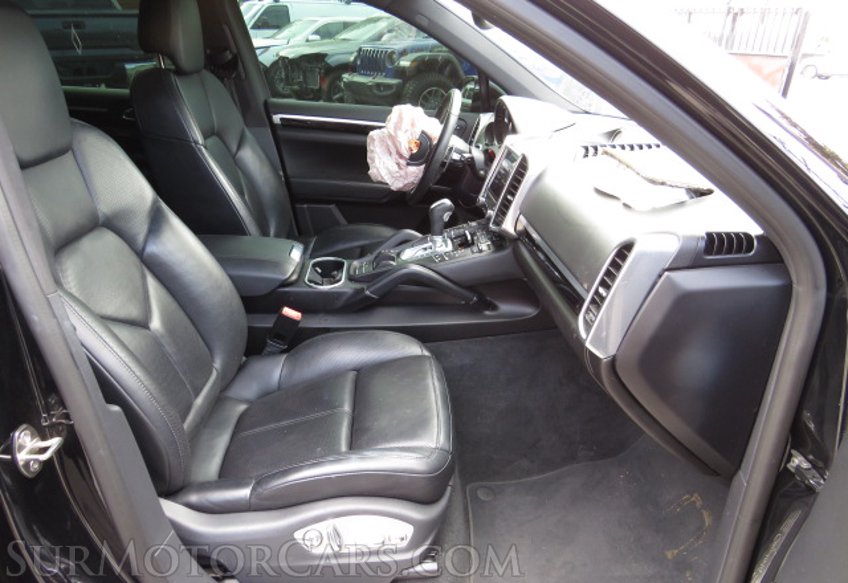 2018 Porsche Cayenne - Image 30