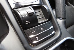 2018 Porsche Cayenne - Image 43
