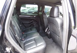 2018 Porsche Cayenne - Image 28
