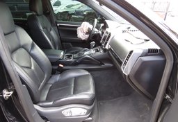 2018 Porsche Cayenne - Image 30