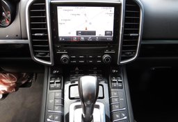2018 Porsche Cayenne - Image 38