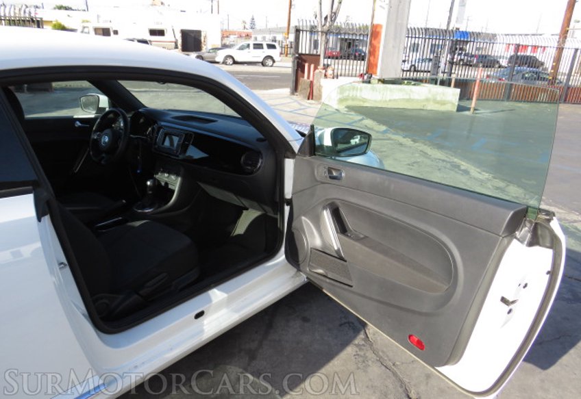 2019 Volkswagen Beetle - Image 20