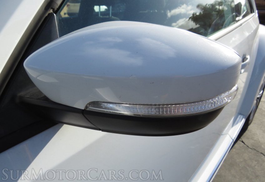 2019 Volkswagen Beetle - Image 17