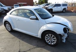 2019 Volkswagen Beetle - Image 3