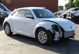 2019 Volkswagen Beetle - Image 4