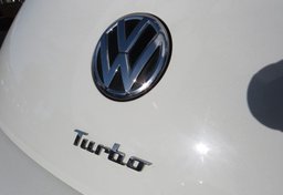 2019 Volkswagen Beetle - Image 18