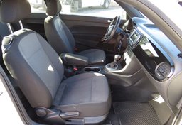 2019 Volkswagen Beetle - Image 21