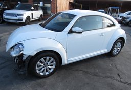 2019 Volkswagen Beetle - Image 2