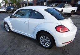 2019 Volkswagen Beetle - Image 10
