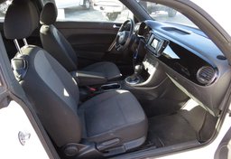 2019 Volkswagen Beetle - Image 23