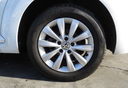 2019 Volkswagen Beetle - Image 11