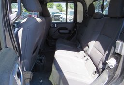 2020 Jeep Gladiator - Image 29