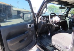 2020 Jeep Gladiator - Image 21