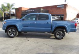 2019 Toyota Tacoma 4WD - Image 5