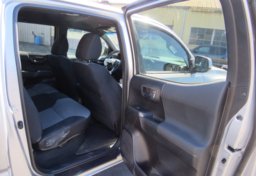 2020 Toyota Tacoma 4WD - Image 29