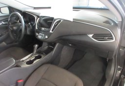 2020 Chevrolet Malibu - Image 28