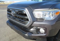2016 Toyota Tacoma - Image 17