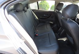 2016 BMW 3 Series - Image 30