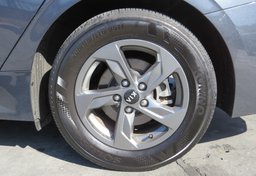 2021 Kia K5 - Image 11