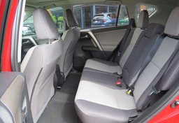 2015 Toyota RAV4 - Image 31