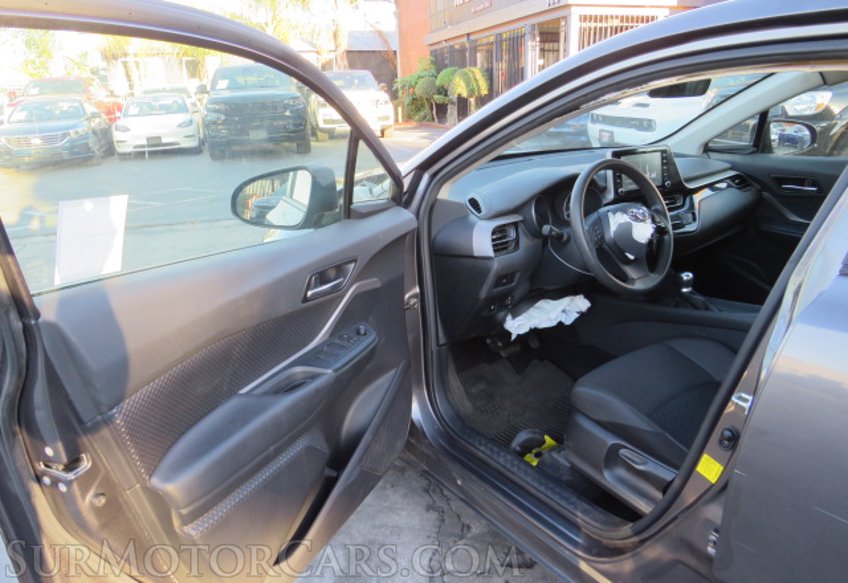 2020 Toyota C-HR - Image 17