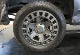 2019 Toyota Tundra - Image 22