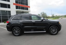 2017 Jeep Grand Cherokee - Image 15