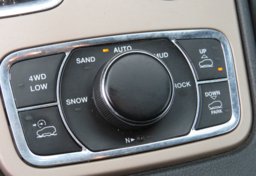 2017 Jeep Grand Cherokee - Image 66