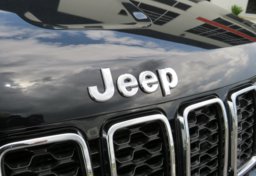 2017 Jeep Grand Cherokee - Image 35