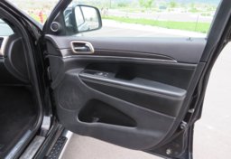 2017 Jeep Grand Cherokee - Image 70