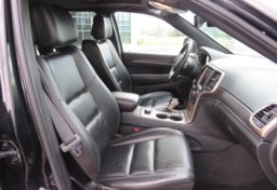 2017 Jeep Grand Cherokee - Image 40