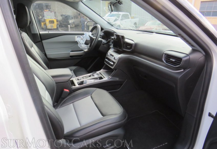 2022 Ford Explorer - Image 24