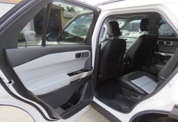 2022 Ford Explorer - Image 26