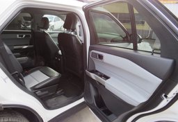 2022 Ford Explorer - Image 28