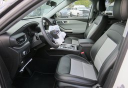 2022 Ford Explorer - Image 19