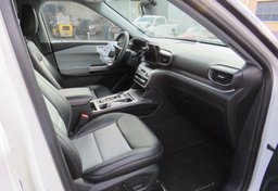 2022 Ford Explorer - Image 24