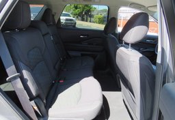 2022 Nissan Pathfinder - Image 26