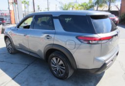 2022 Nissan Pathfinder - Image 5