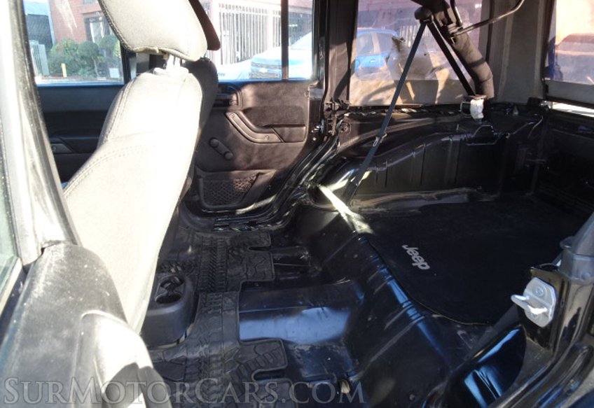 2015 Jeep Wrangler Unlimited - Image 28