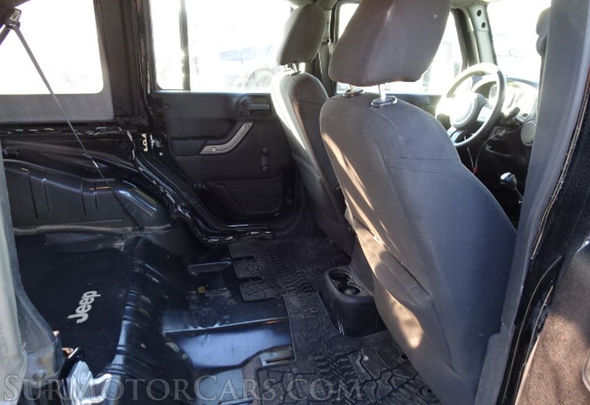 2015 Jeep Wrangler Unlimited - Image 29