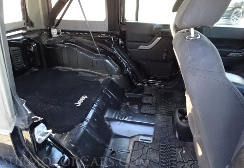 2015 Jeep Wrangler Unlimited - Image 27