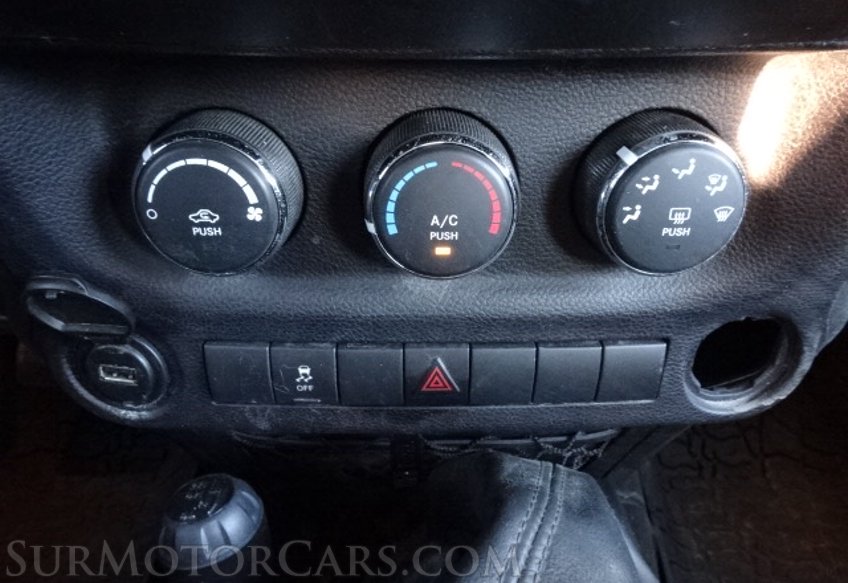 2015 Jeep Wrangler Unlimited - Image 34