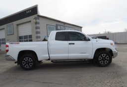 2014 Toyota Tundra 4WD Truck - Image 10